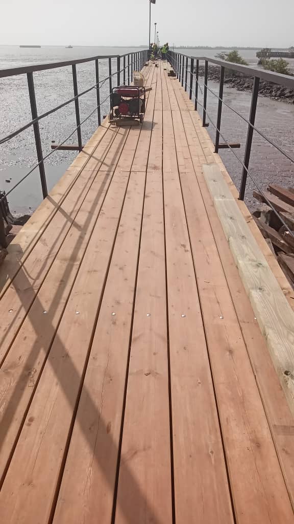 Ponton rénové à Kamsar